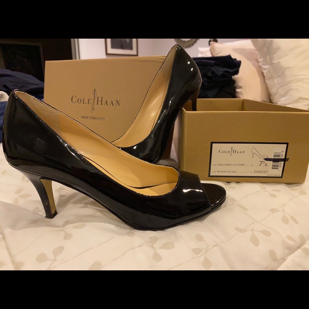 Cole haan air lainey Open Toe Pumps. Black patent.